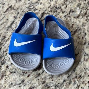 Toddler Nike flip flops